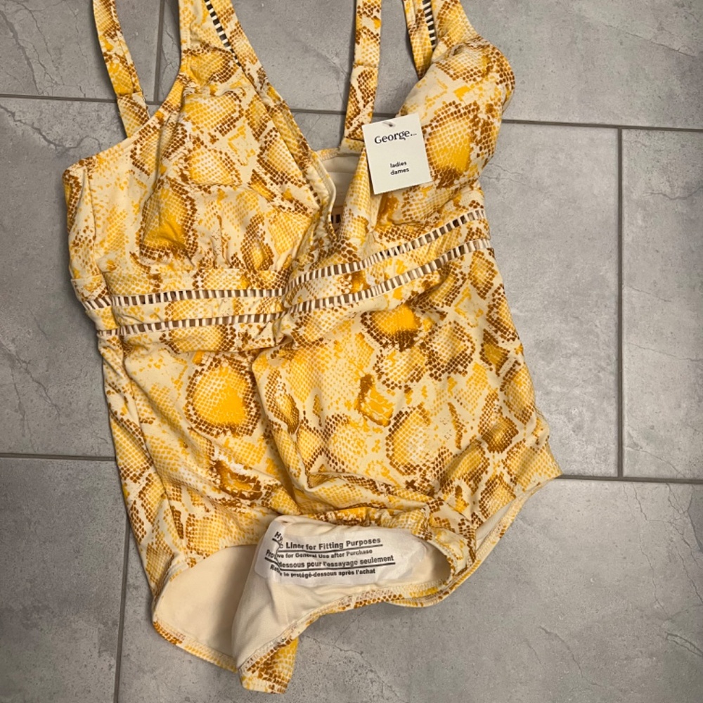 George swimsuit - Picture 3 of 5